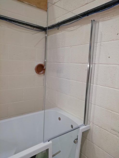 Short Shower Screen